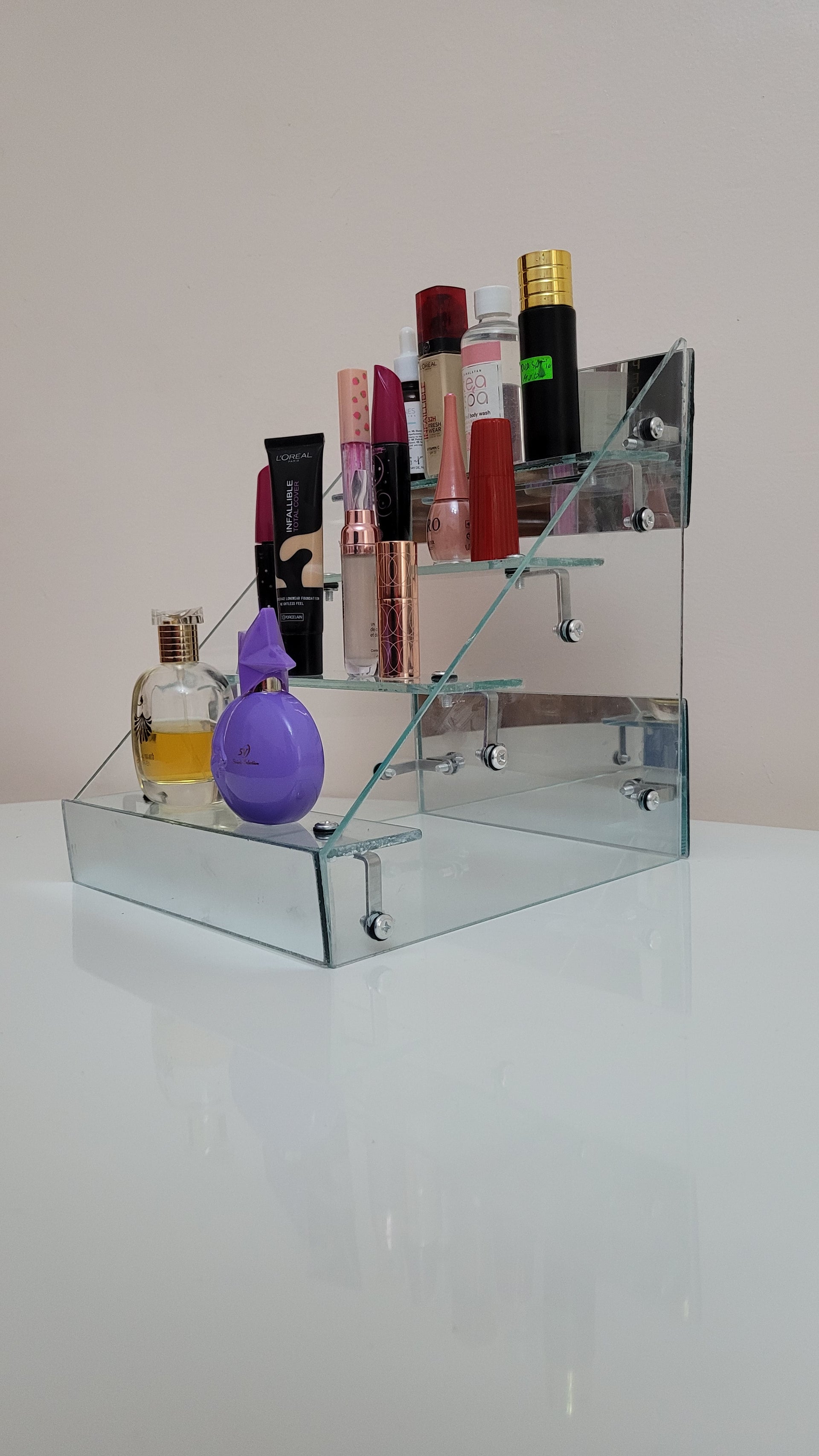 منظمة مكياج وكوسميتيك 100/100 زجاج