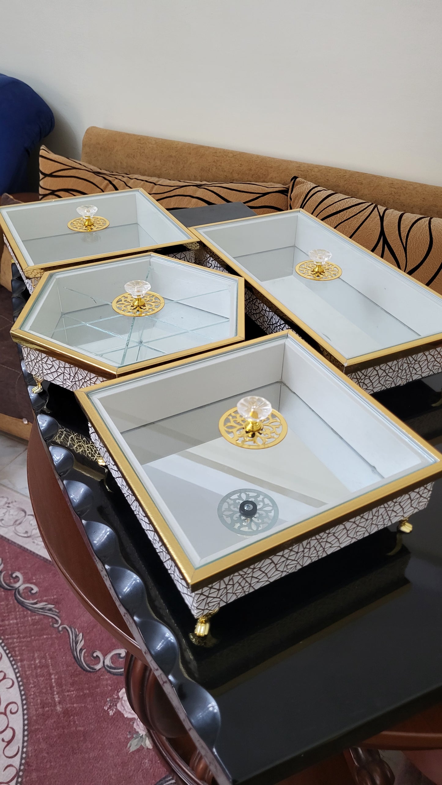 العلب الروايال الملكية