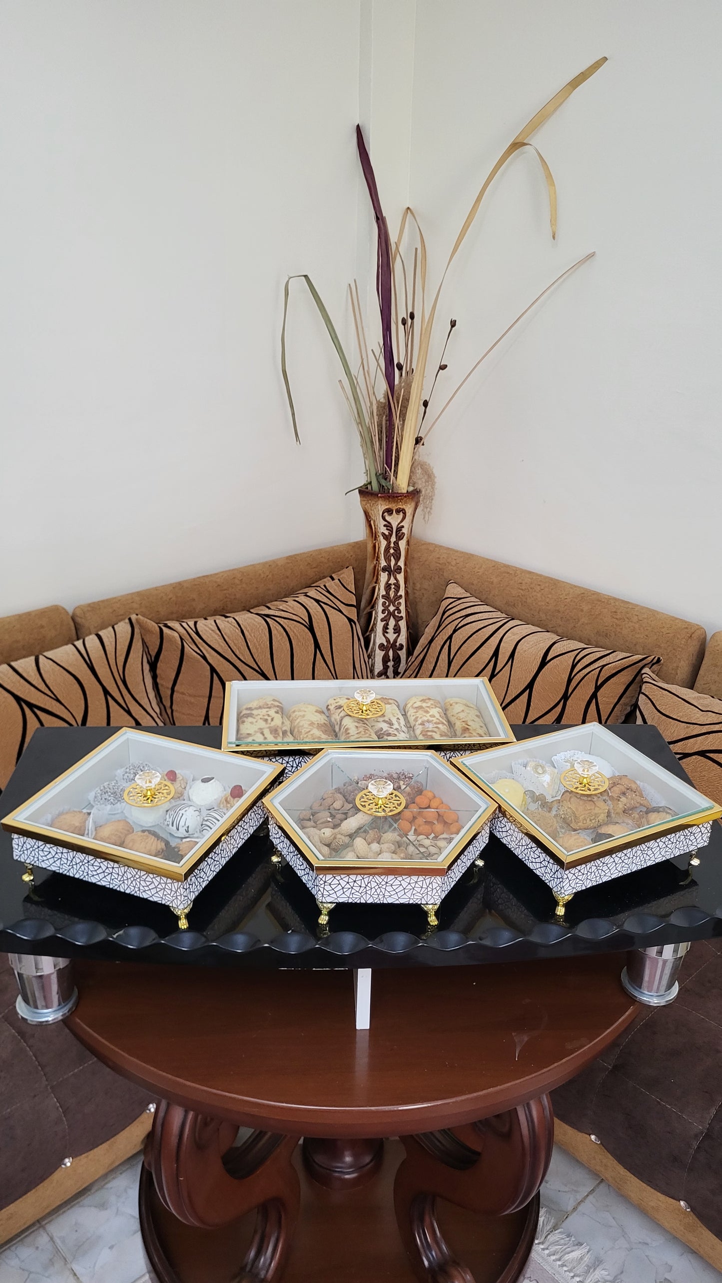 العلب الروايال الملكية