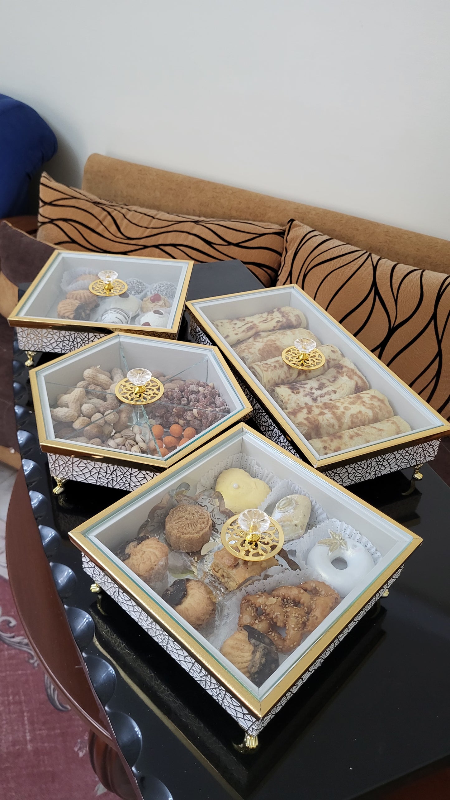 العلب الروايال الملكية